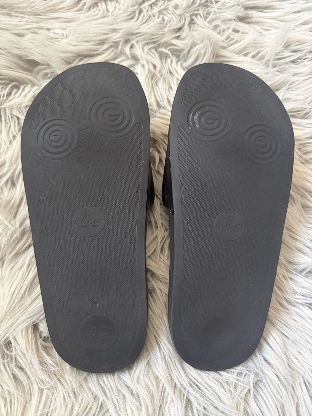 GUCCI Nappa Miro Soft Calfskin Women Interlocking G Slide Sandals 37 Black White - Picture 12 of 14